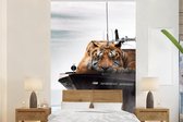Behang - Fotobehang Tijger - Boot - Zee - Breedte 160 cm x hoogte 240 cm