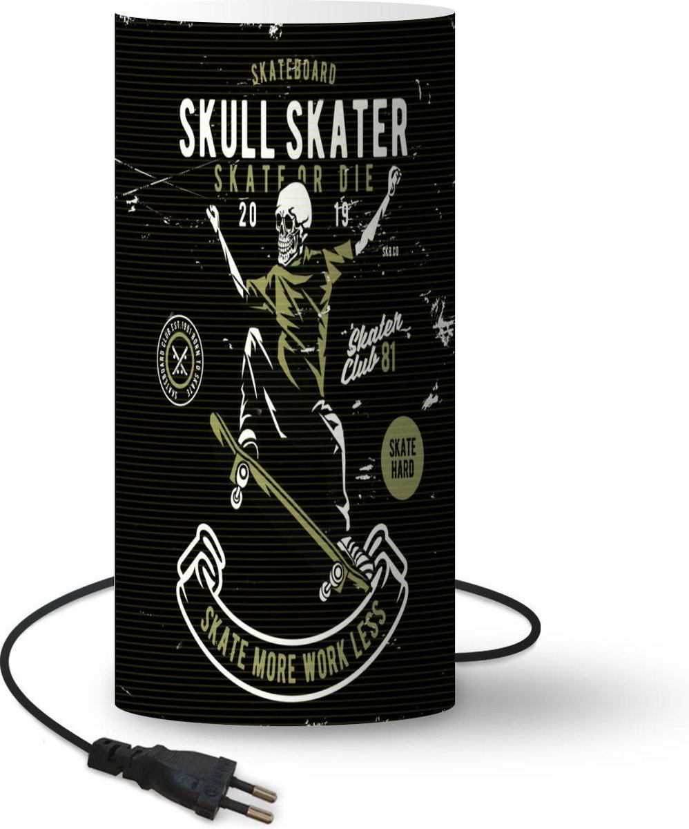 Lamp - Nachtlampje - Tafellamp slaapkamer - Skelet - Skateboard - Retro - 33 cm hoog - Ø15.9 cm - Inclusief LED lamp