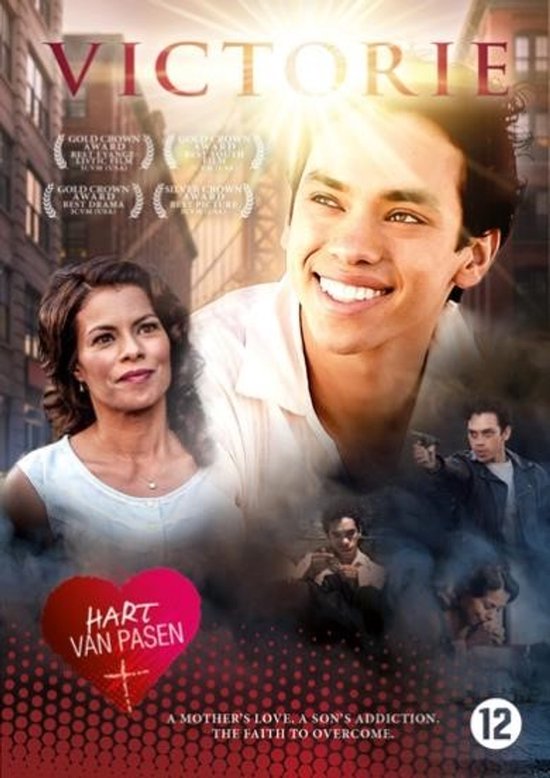 Film poster Victoriek met op de voorgrond een lachende jongeman, links een vrouw, en de titel Victorie Hart van Pasen.