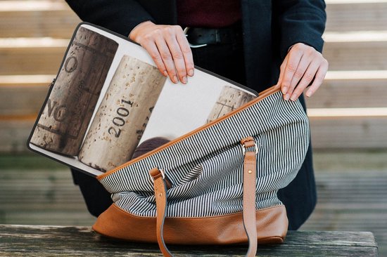 Housse ordinateur 13 pouces 34x24 cm - Liège - Housse Macbook & Laptop Quatre bouchons sur fond blanc - Housse ordinateur portable avec photo