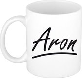 Aron naam cadeau mok / beker met sierlijke letters - Cadeau collega/ vaderdag/ verjaardag of persoonlijke voornaam mok werknemers