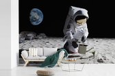 Behang - Fotobehang Astronaut - Maan - Aarde - Breedte 330 cm x hoogte 220 cm