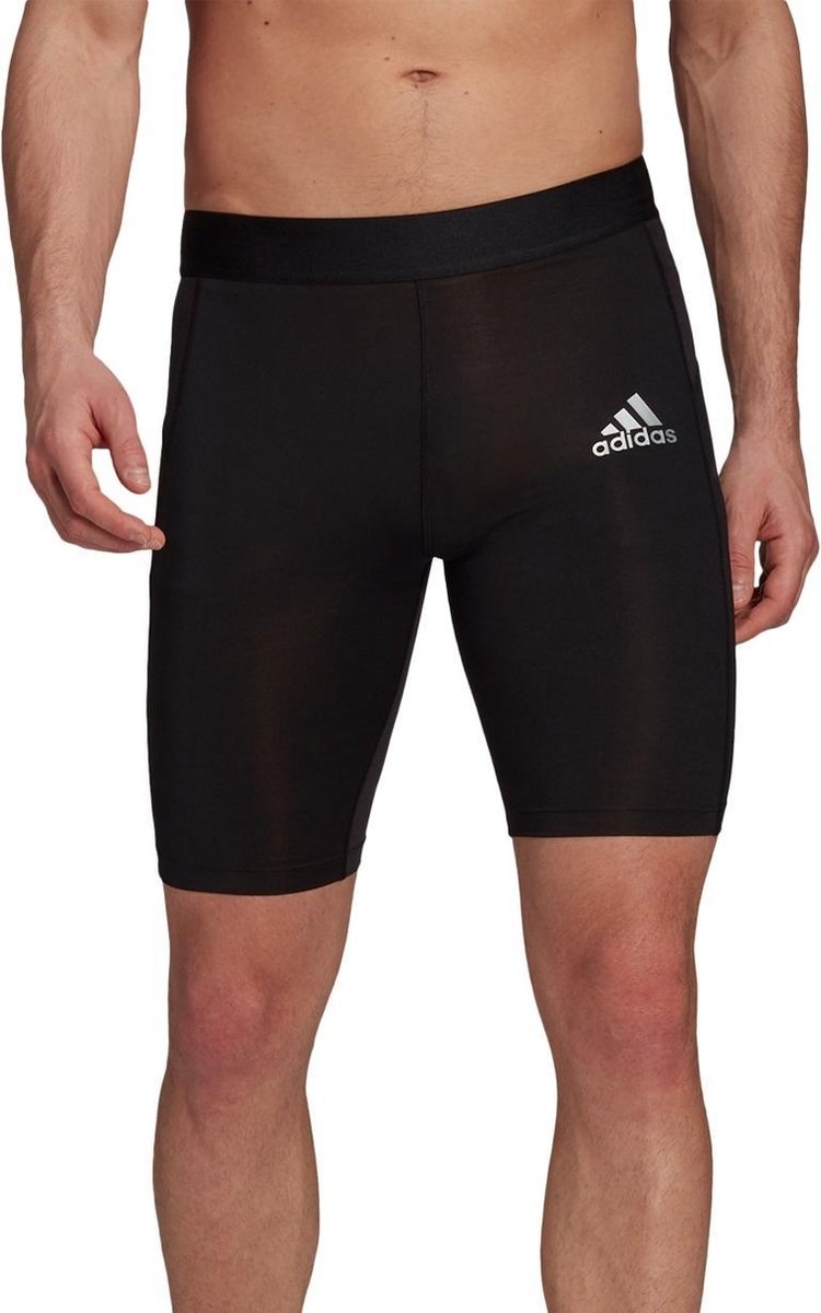 Techfit Short Sportbroek Mannen Zwart