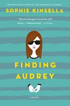 Boek 'Finding Audrey' van Sophie Kinsella, met een illustratie van een meisje met zonnebril en handen ineengestrengeld.