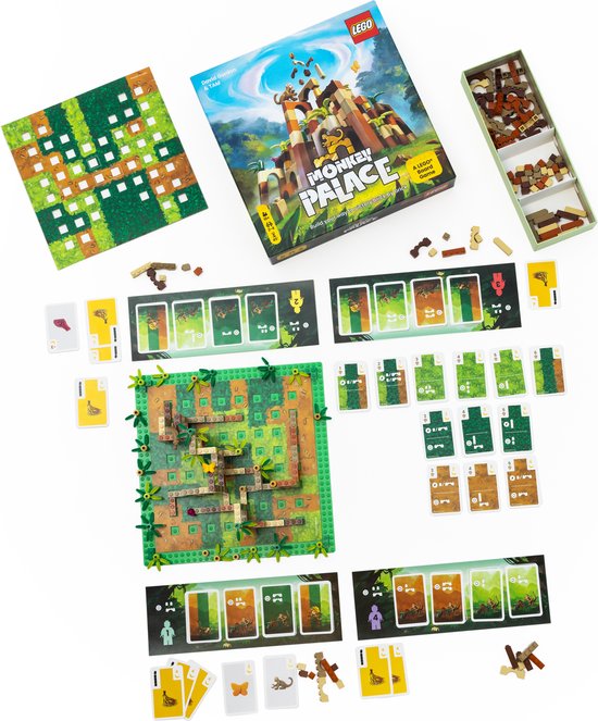 Een LEGO Monkey Palace bordspel met doos, groene speelmat, bruine, oranje en beige toren en kaarten.