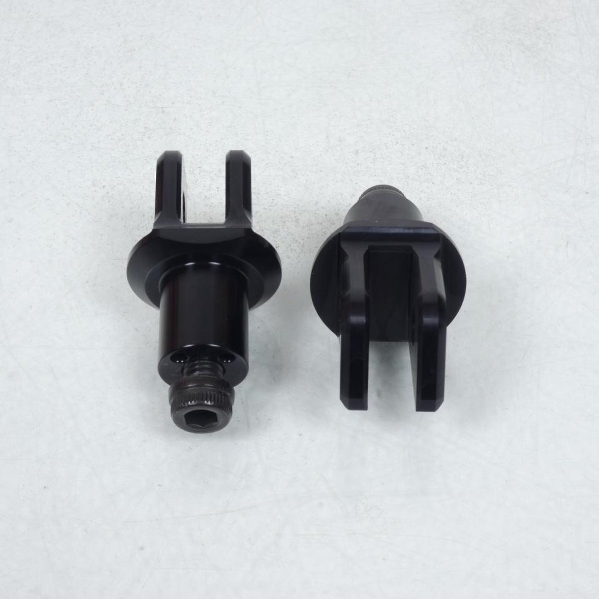 Paire Adaptateur Chape de repose pied Rizoma PE677B pour moto Yamaha 700 XSR