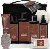 Body & Earth - Gentlemen Pack Sandalwood Vaderdag Cadeau pakket - Cadeauset in Toilettas - Stoere Geschenkset Bad & Lichaam - Cadeau voor Man Verjaardag - Wellness Giftset Heren - Verwenpakket Mannen, vader, vriend, papa, broer