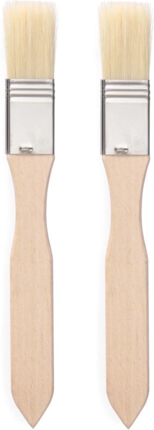 Twee platte bakkwasten met ergonomisch houten handvat en lichtgekleurde borstelharen.