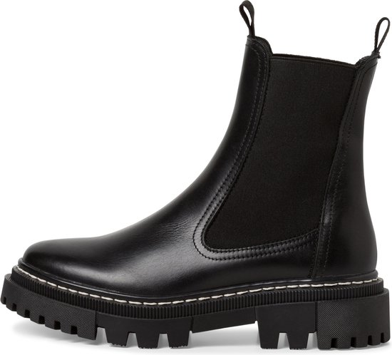 Zwarte leren chelsea laars met dikke zool, witte stiksels en lusjes.