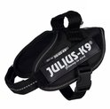 Zwart Julius-K9 IDC tuig met tekst 'Glowing in dark' en reflecterende strip.