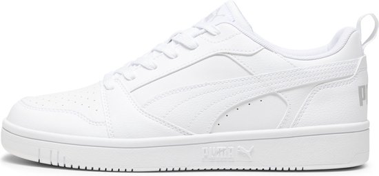 Witte Puma sneaker, zijaanzicht.