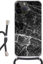 Geschikt voorApple Iphone 14 Pro Max - Crossbody Case - Marmer print - Steen - Zwart - Siliconen - Crossbody - Backcover met Koord - Telefoonhoesje met koord - Hoesje met touw