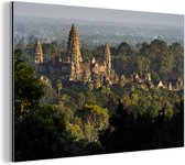 Wanddecoratie Metaal - Aluminium Schilderij Industrieel - Angkor Wat tussen de bomen - 90x60 cm - Dibond - Foto op aluminium - Industriële muurdecoratie - Voor de woonkamer/slaapkamer