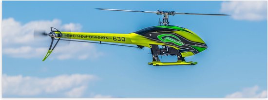 WallClassics - Poster Glanzend – Geel Groene Helikopter bij Wolken - 90x30 cm Foto op Posterpapier met Glanzende Afwerking