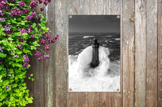 Décoration de jardin Le phare de la Jument en France devant un ciel menaçant - noir et blanc - 40x60 cm - Affiche jardin - Toile jardin