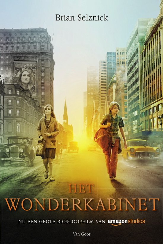 Een jongen en een meisje lopen door New York, met de titel HET WONDERKABINET.
