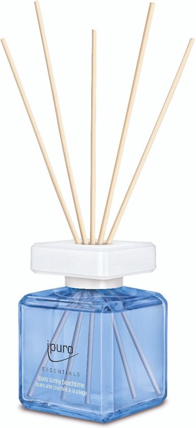 Diffuseur ipuro bleu avec bouchon blanc et cinq bâtonnets en bois. Texte : ipuro sunny beachtime.