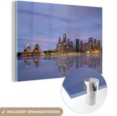MuchoWow® Glasschilderij 120x80 cm - Schilderij acrylglas - Weerspiegeling van Sydney in het water in Australië - Foto op glas - Schilderijen