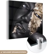 MuchoWow® Glasschilderij 20x20 cm - Schilderij acrylglas - Vrouw - Goud - Zwart - Blauw - Foto op glas - Schilderijen
