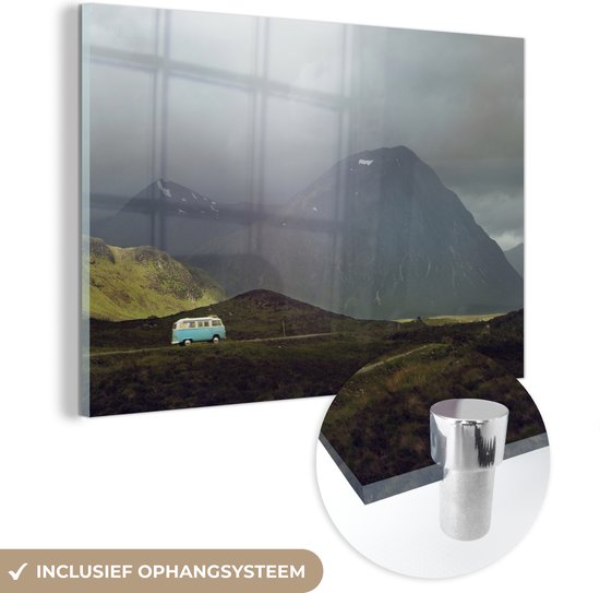 MuchoWow® Glasschilderij 180x120 cm - Schilderij acrylglas - Bus - Blauw - Bergen - Foto op glas - Schilderijen