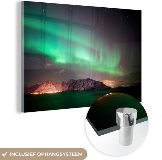 MuchoWow® Glasschilderij 30x20 cm - Schilderij acrylglas - Noorderlicht - Groen - Eiland - Noorwegen - Foto op glas - Schilderijen