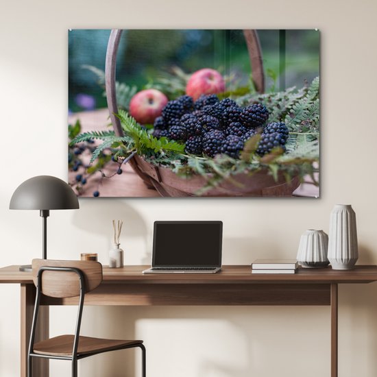 ® Glasschilderij 90x60 cm - Schilderij acrylglas - Bramen - Mand - Appels - Foto op glas - Muurdecoratie woonkamer - Wanddecoratie slaapkamer - Schilderijen