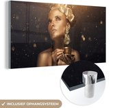 MuchoWow® Glasschilderij 120x60 cm - Schilderij acrylglas - Vrouw met gouden lichaamsverf - Foto op glas - Schilderijen