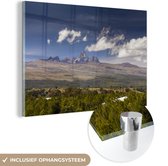 MuchoWow® Glasschilderij 120x80 cm - Schilderij acrylglas - Uitkijkend naar de Afrikaanse Mount Kenya in de middag - Foto op glas - Schilderijen