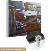 MuchoWow® Glasschilderij 90x90 cm - Schilderij acrylglas - Vrachtwagens - Auto - Foto op glas - Schilderijen
