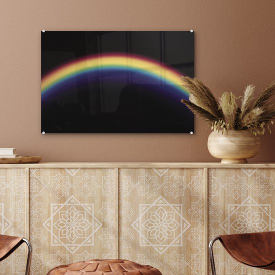 ® Glasschilderij 60x40 cm - Schilderij acrylglas - Een regenboog tegen een zwarte achtergrond - Foto op glas - Muurdecoratie woonkamer - Wanddecoratie slaapkamer - Schilderijen