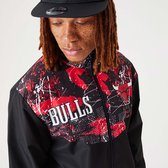 New Era Track Jacket - Chicago Bulls - NBA - Maat L - All Over Print Black - Tussenjas Heren - Zomerjas Heren