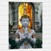 Muursticker - Grijze Boeddha voor Tempel met Gouden Details - 50x75 cm Foto op Muursticker