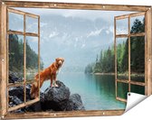 Gards Tuinposter Doorkijk Retriever Hond bij het Water in de Bergen - 120x80 cm - Tuindoek - Tuindecoratie - Wanddecoratie buiten - Tuinschilderij