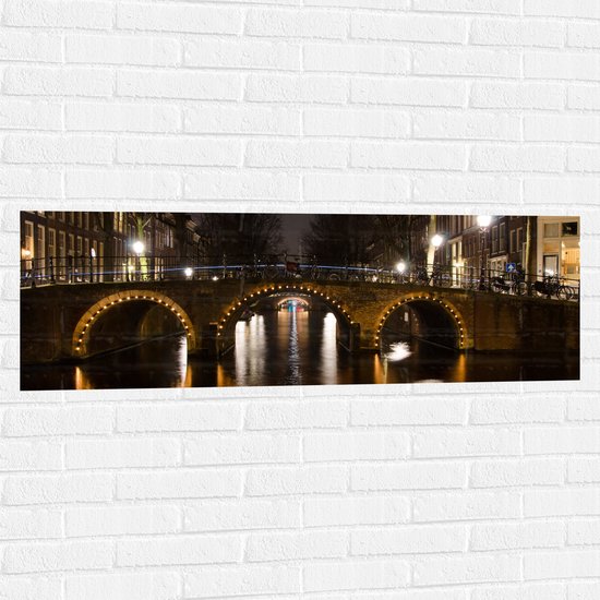 Muursticker - Verlichte Amsterdamse Gracht in de Nacht - 120x40 cm Foto op Muursticker