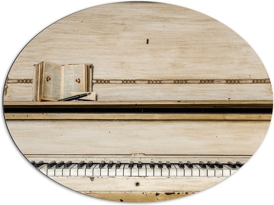 Dibond Ovaal - Oude Wit Houten Piano - 96x72 cm Foto op Ovaal (Met Ophangsysteem)