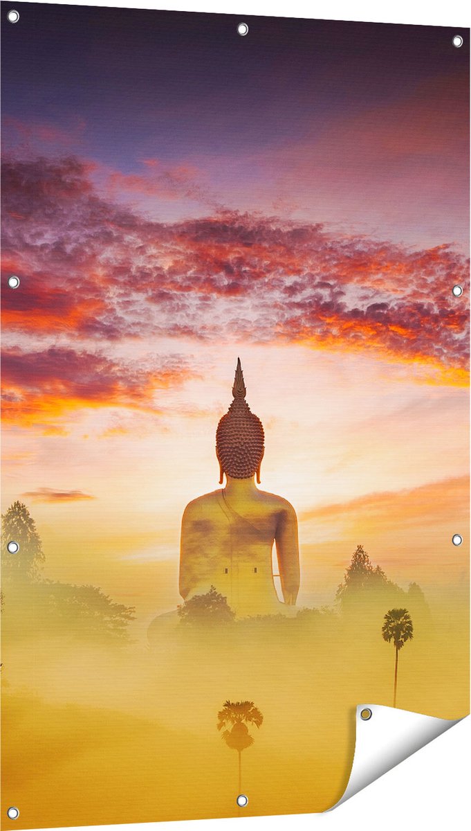 Gards Tuinposter Boeddha Beeld in de Mist - 80x120 cm - Tuindoek - Tuindecoratie - Wanddecoratie buiten - Tuinschilderij Multikleur