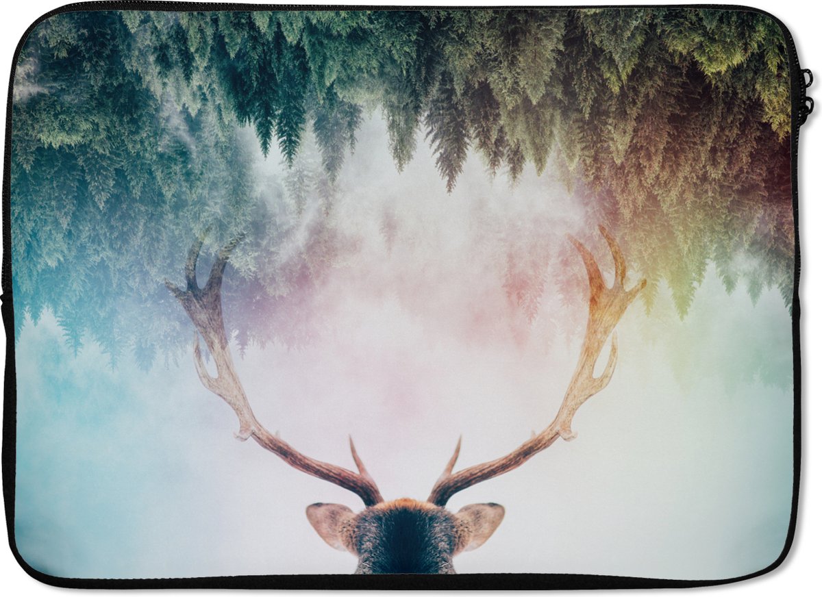 Laptophoes 14 inch - Hert - Gewei - Bos - Mist - Laptop sleeve - Binnenmaat 33x23 cm - Zwarte achterkant
