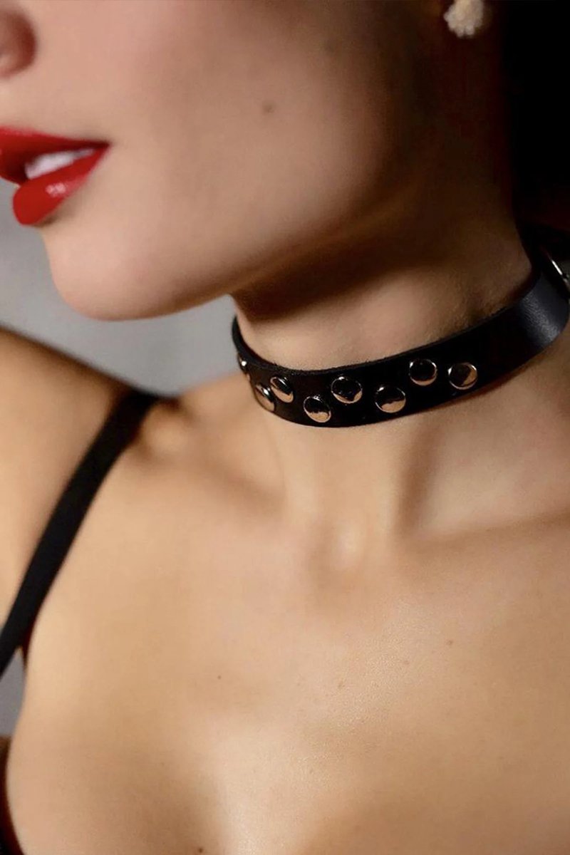 Zwarte kunstlederen choker halsketting halsband accessoire grote maat standaard verstelbaar elegant design