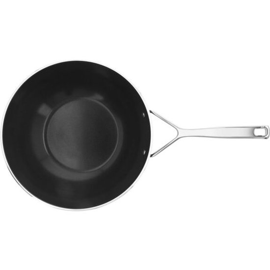 Zwarte wokpan van bovenaf gezien.