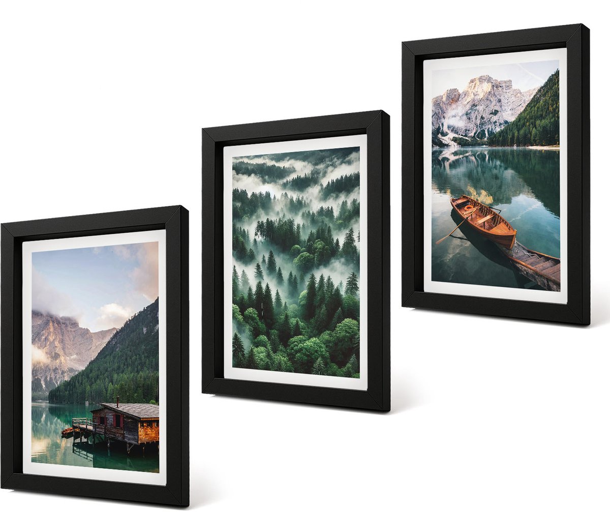 Coloray 4-Delige Schilderij Set - Berglandschap met een meer, een boot en een bos in de mist. - 20 x 30 cm - Wanddecoratie - Muurdecoratie - Moderne Interieurdecoratie - Moderne Wanddecoratie