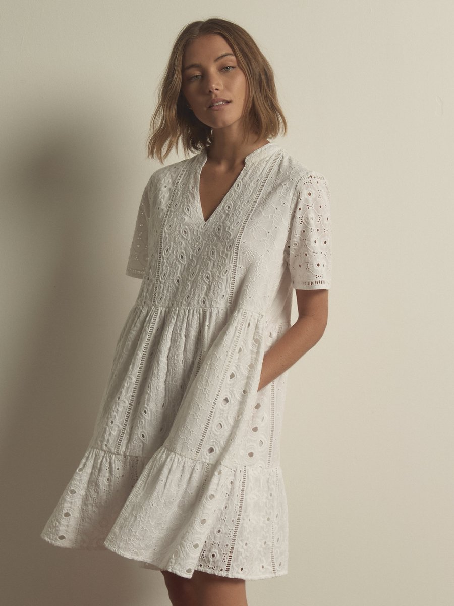 Gecombineerde broderie-jurk met gelaagde rok