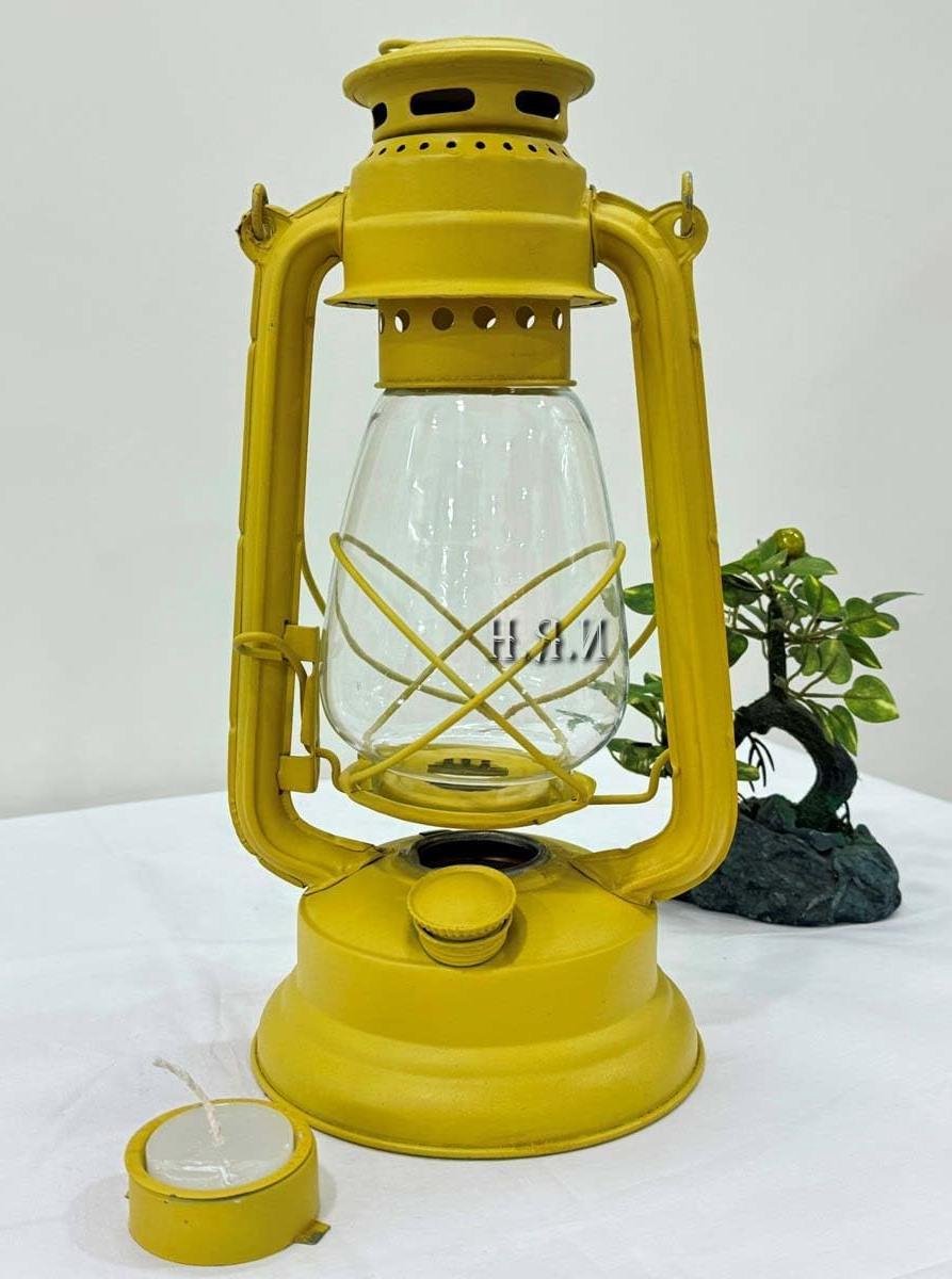 Gouden Kaars Lantaarn - Decoratieve Kandelaar - Sfeerverlichting Creëren - Rustiek Metalen Ontwerp - 14.7 x 14.7 x 29.4 cm