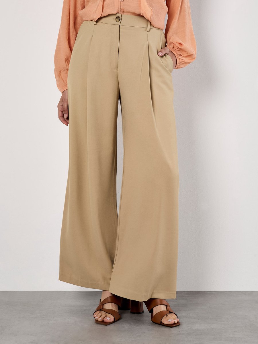 Getailleerde broek met wijde pijpen