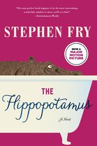 Boekhoes met Stephen Fry's 'The Hippopotamus', een roman. Een illustratie van een nijlpaard in een badkuip.
