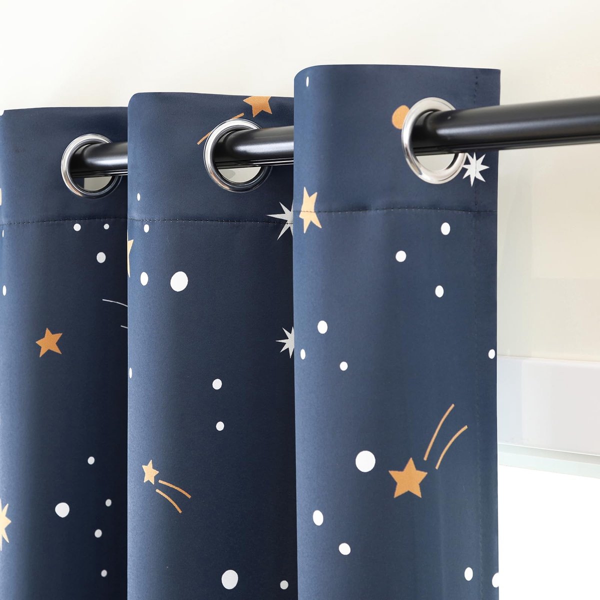 Gordijnen, gordijnen voor kinderkamer, slaapkamer, woonkamer, donkerblauw, sterrenhemel, gordijn, 160 cm lang, kort, met ingestanste ringen, set van 2, 80-85% verduisterend
