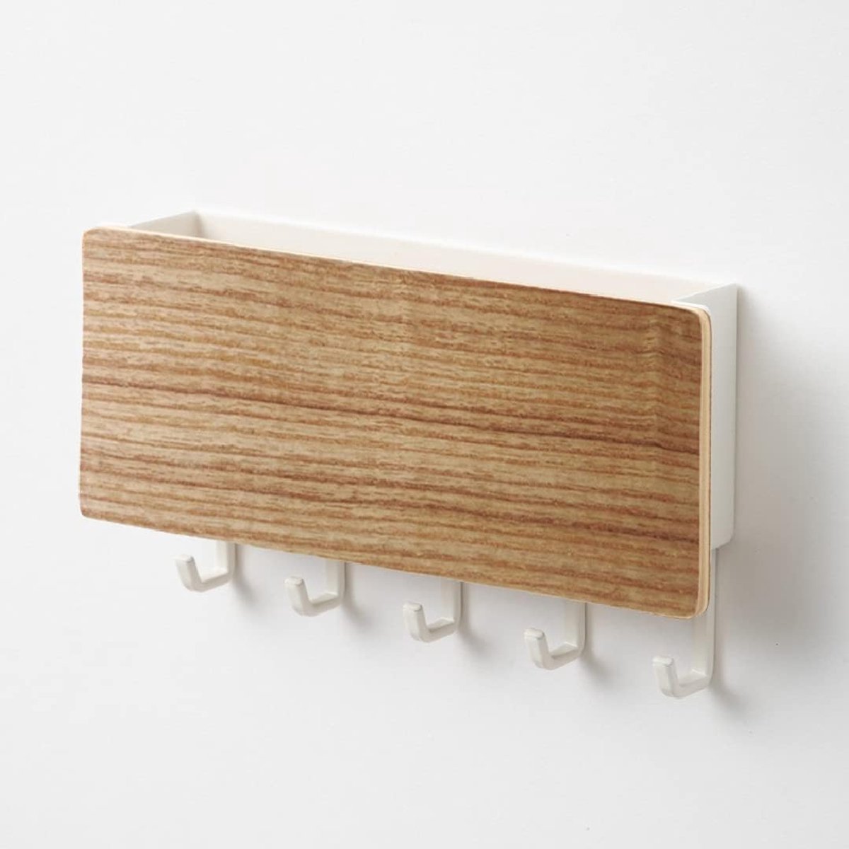 Sorter Wall Mount Wood Sleutelhouder voor wandmontage Sleutelhouder gemaakt van hout en metaal met vijf plastic haken om de postmap te combineren met de sleutelhaak.