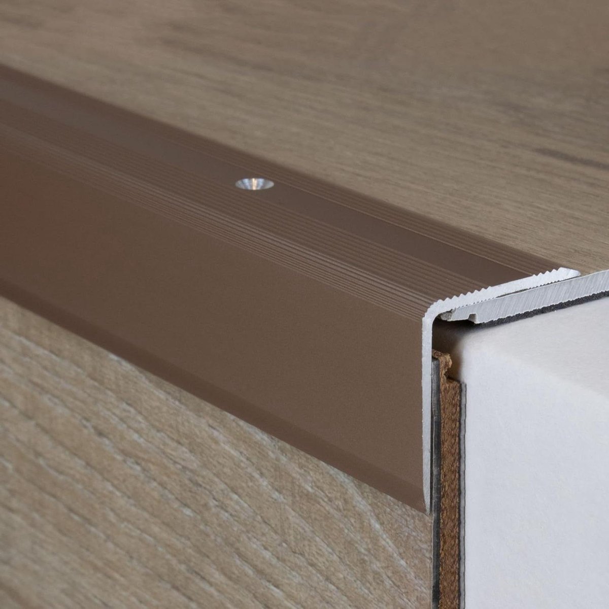 Trapneusprofiel Aluminium - Trapprofiel Antislip - Traprand Beschermen - Geribbelde Structuur - 1000 mm - Lichtbrons