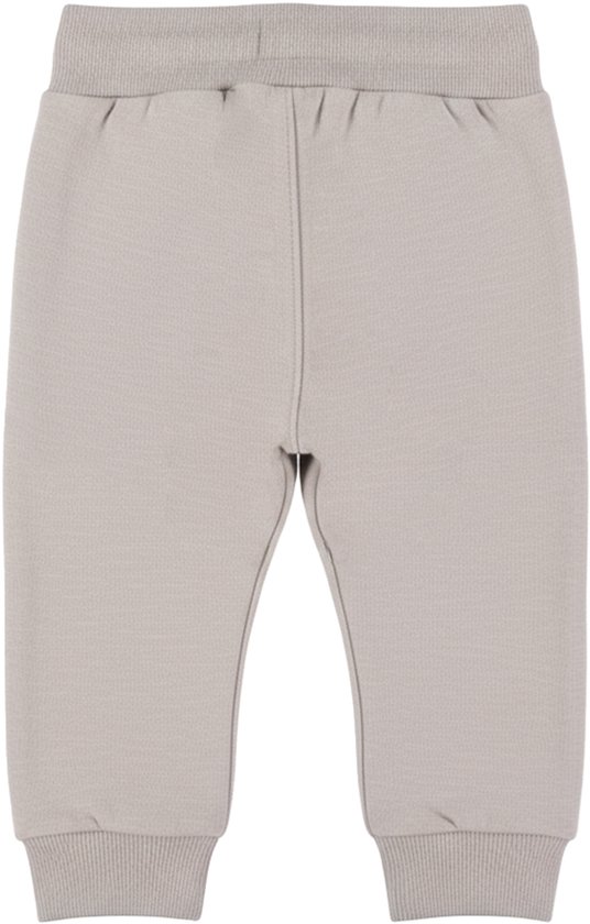 Lichtgrijze joggingbroek voor jongens van Dirkje, achterkant.