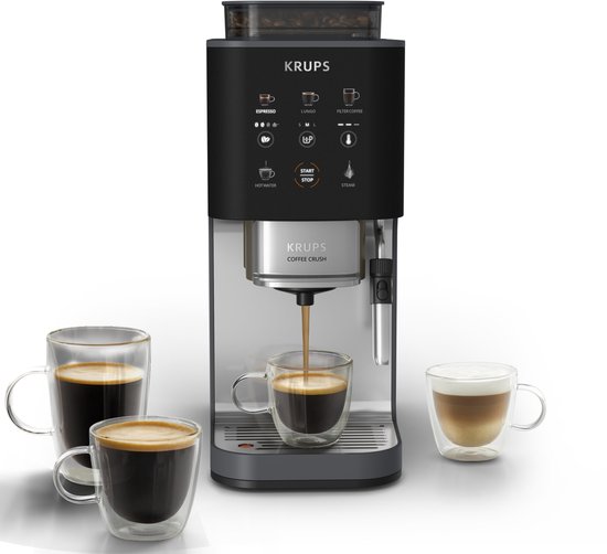 Grijze Krups volautomatische espressomachine met drie glazen mokken koffie.