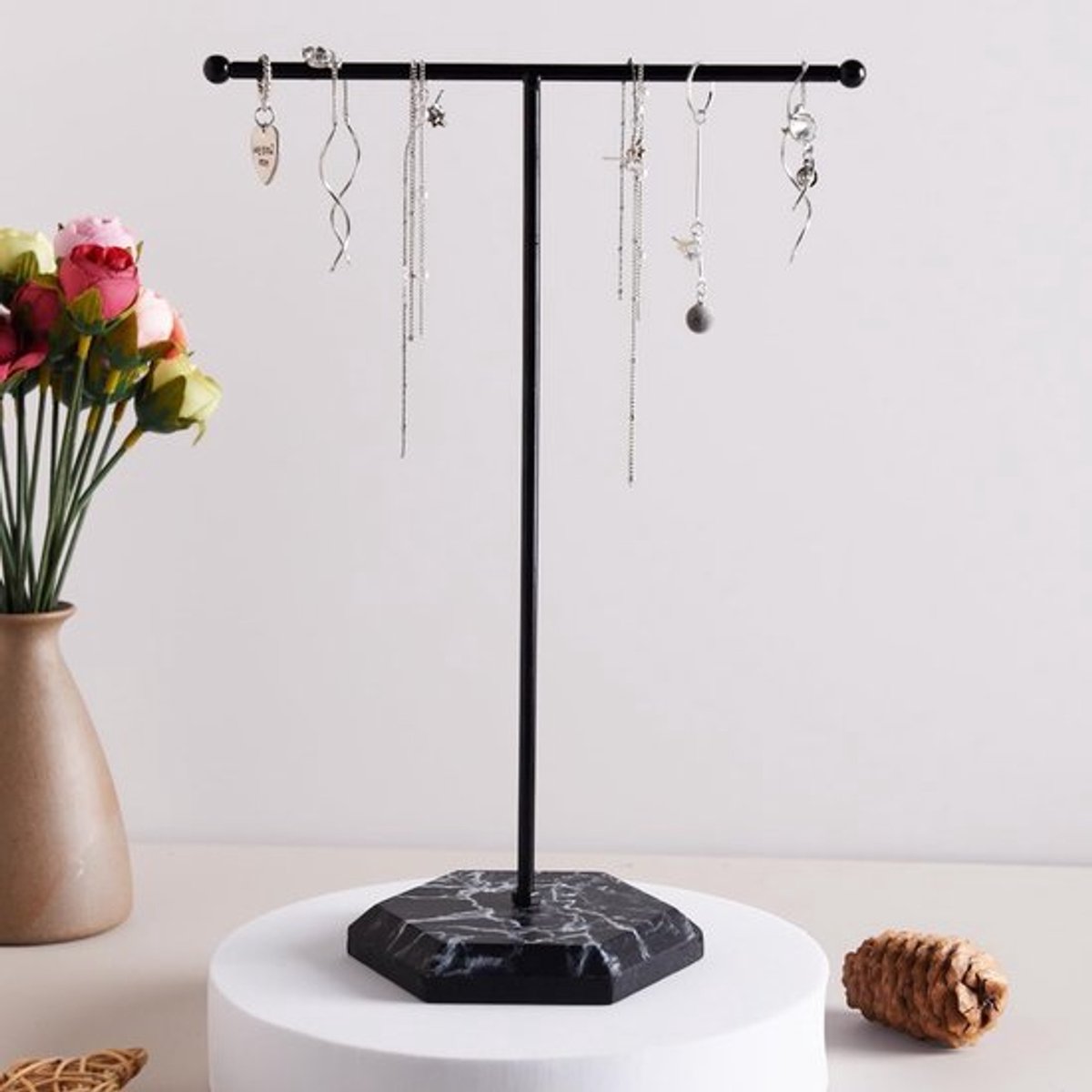 Sieradenorganizer met T-bar voor kettingen, oorbellen en armbanden - Stijlvolle metalen standaard met marmerpatroon voor een georganiseerde presentatie van juwelen